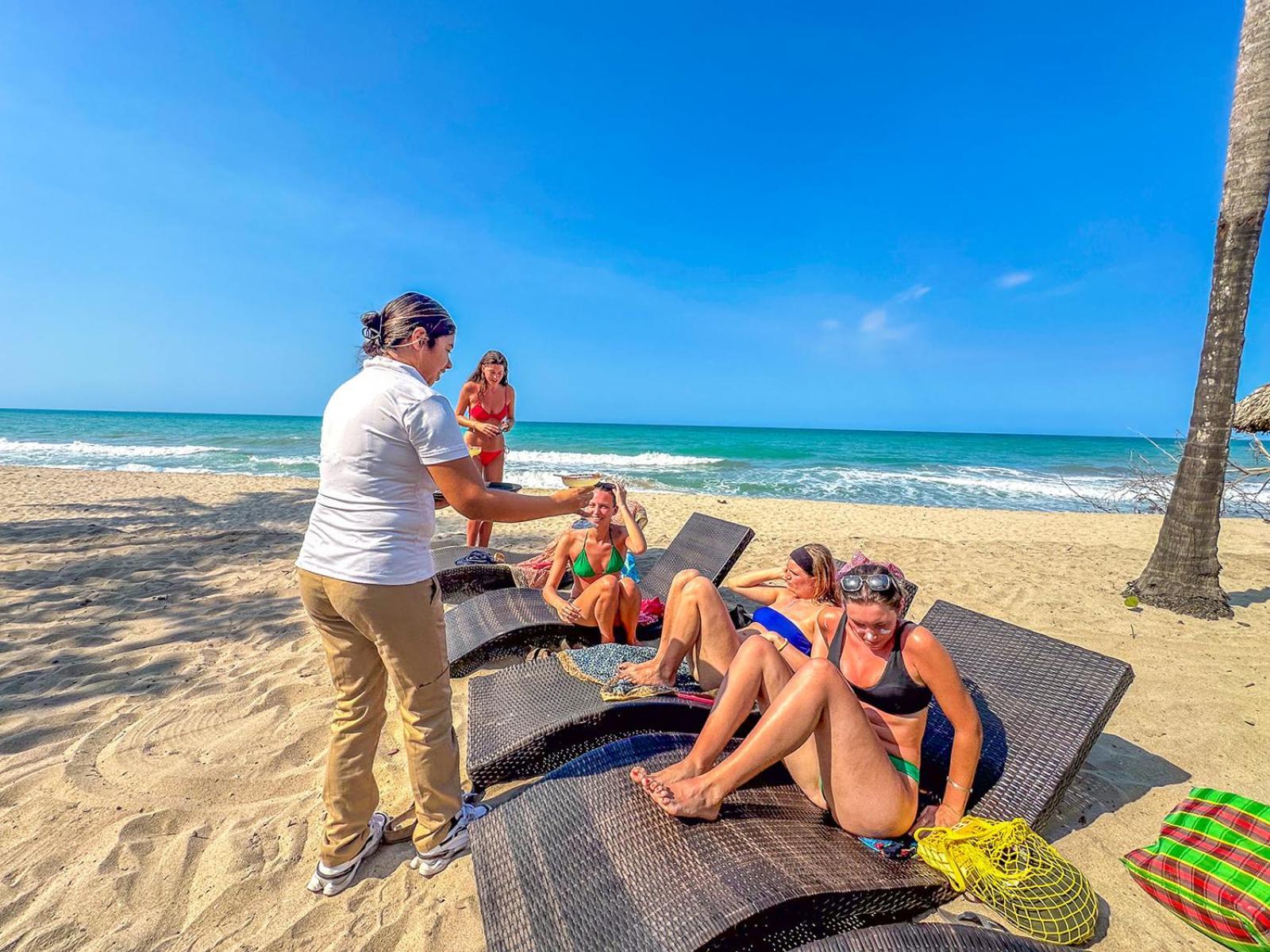 Huku Beach Hostel Palomino Exterior photo